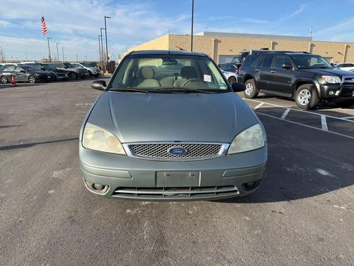 2005 Ford Focus ZX4 SE