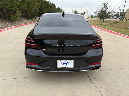 2022 Genesis G70 2.0T RWD