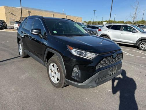2021 Toyota RAV4 Hybrid XLE