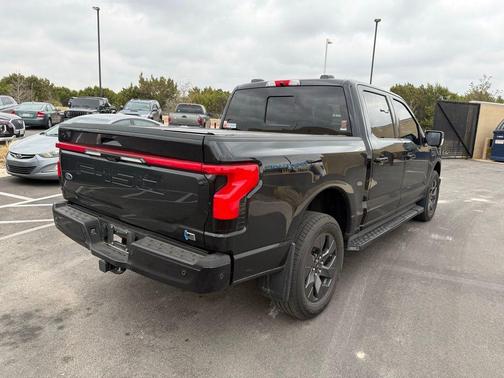 2022 Ford F-150 Lightning LARIAT