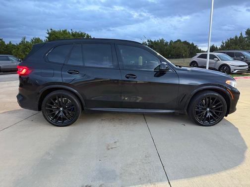 2022 BMW X5 M50i
