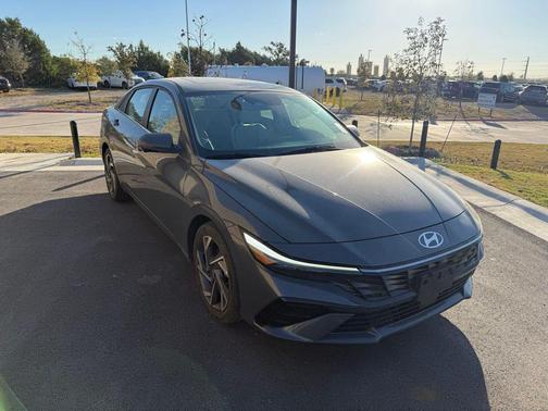 2024 Hyundai ELANTRA Limited