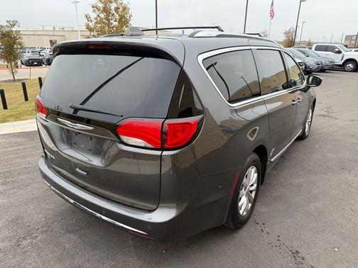 2018 Chrysler Pacifica Touring-L