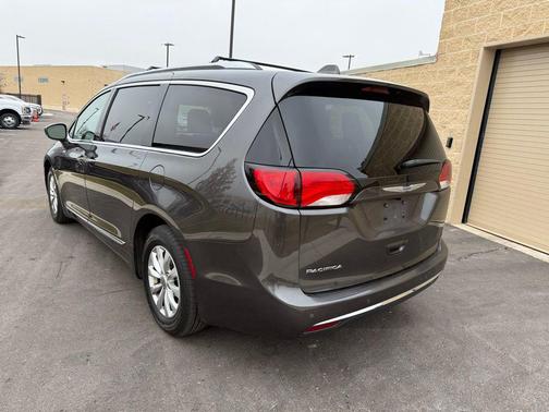 2018 Chrysler Pacifica Touring-L