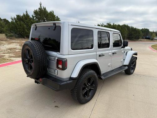 2023 Jeep Wrangler 4-Door Sahara Altitude 4x4