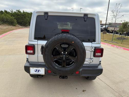 2023 Jeep Wrangler 4-Door Sahara Altitude 4x4