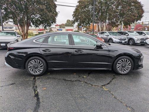 2025 Hyundai SONATA Hybrid SEL