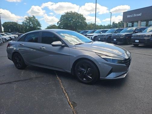 2022 Hyundai ELANTRA SEL