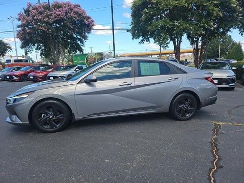 2022 Hyundai ELANTRA SEL