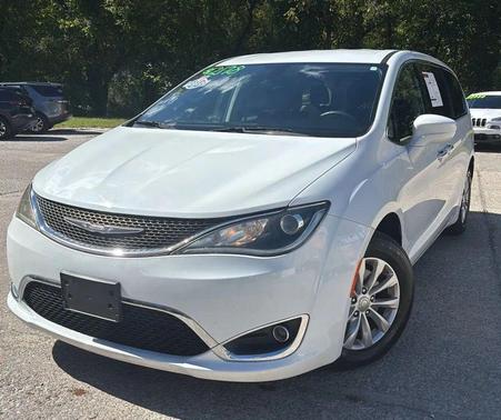 Bright White Clearcoat 2018 Chrysler Pacifica Touring Plus