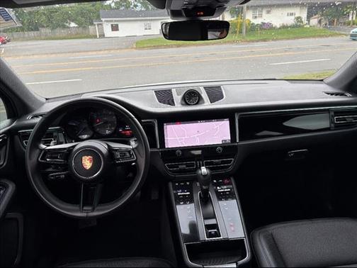 2023 Porsche Macan T