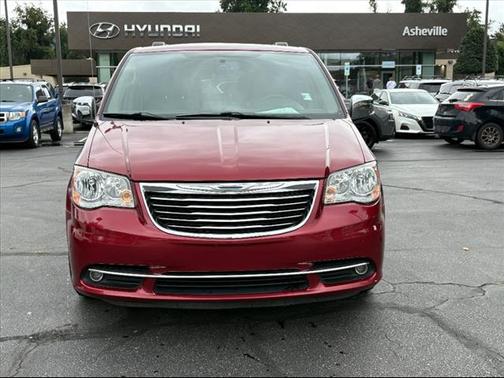 2016 Chrysler Town & Country Touring-L