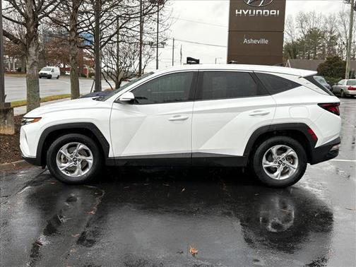 2022 Hyundai TUCSON SE