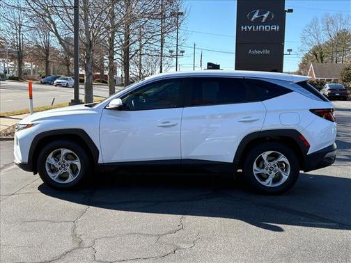 2022 Hyundai TUCSON SE