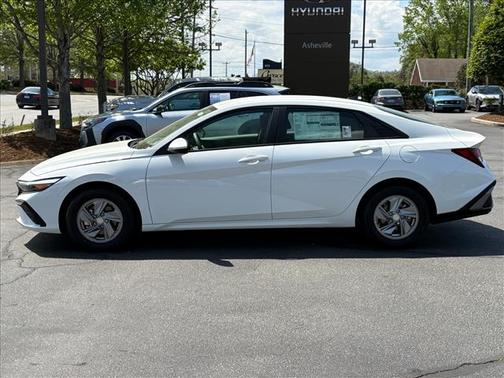 White 2026 Hyundai ELANTRA SE