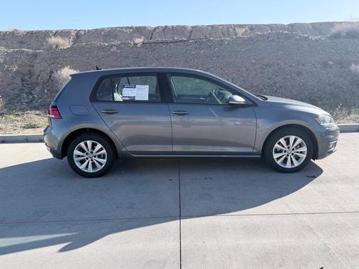 2018 Volkswagen Golf TSI SE
