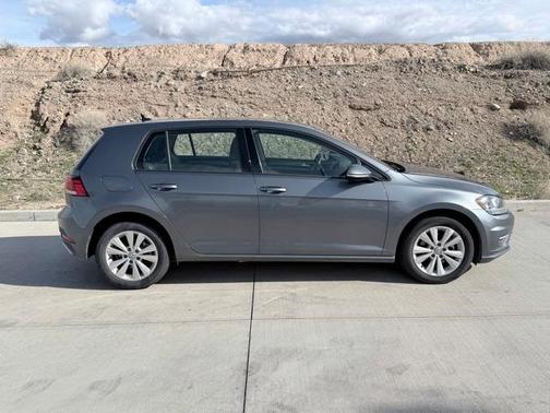 2018 Volkswagen Golf TSI SE