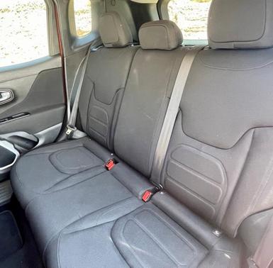 Photo 5 of 25 of 2018 Jeep Renegade Latitude