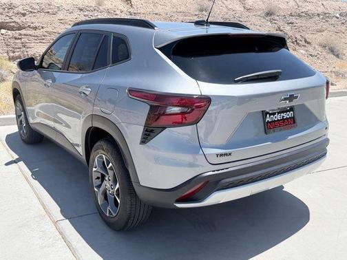 Sterling Gray Metallic 2025 Chevrolet Trax LT