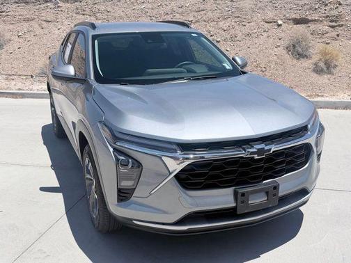 Sterling Gray Metallic 2025 Chevrolet Trax LT