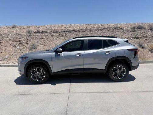 Sterling Gray Metallic 2025 Chevrolet Trax LT