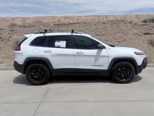 Bright White Clearcoat 2017 Jeep Cherokee Trailhawk