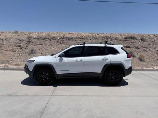 Bright White Clearcoat 2017 Jeep Cherokee Trailhawk