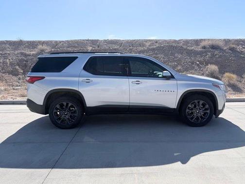 Silver Ice Metallic 2021 Chevrolet Traverse RS