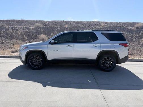 Silver Ice Metallic 2021 Chevrolet Traverse RS