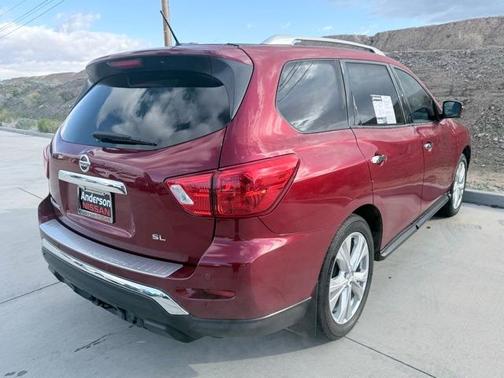 2018 Nissan Pathfinder SL