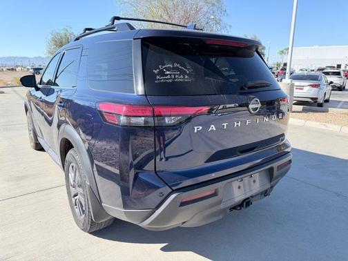 2022 Nissan Pathfinder SV