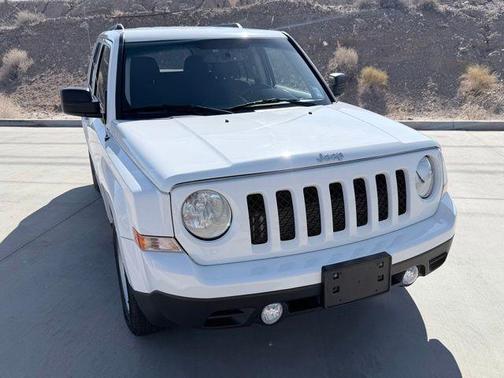 Bright White Clearcoat 2016 Jeep Patriot Sport