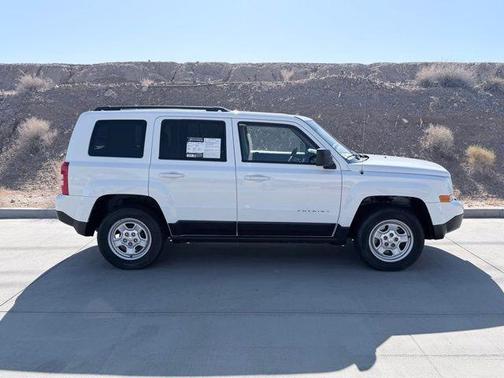Bright White Clearcoat 2016 Jeep Patriot Sport