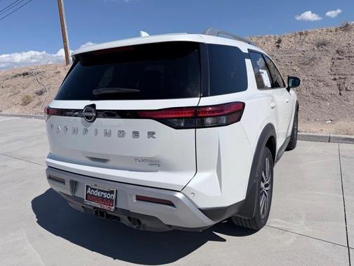 2022 Nissan Pathfinder Platinum