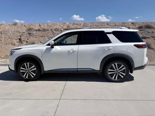 2022 Nissan Pathfinder Platinum