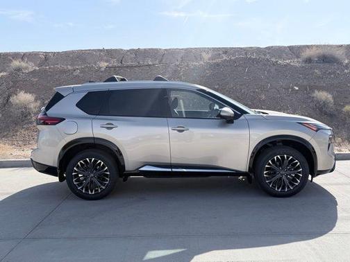 Champagne Silve 2026 Nissan Rogue Platinum