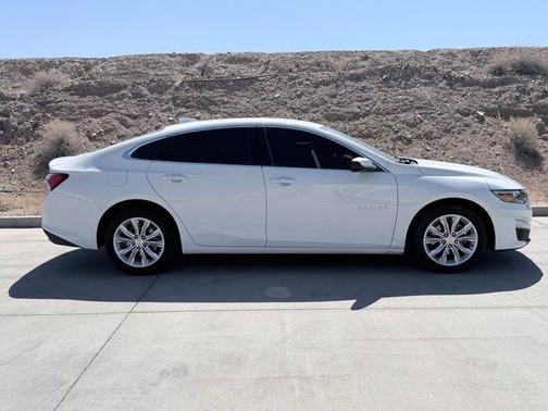 Summit White 2022 Chevrolet Malibu LT