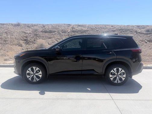 Black 2022 Nissan Rogue SV