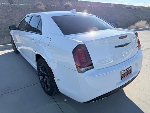 2023 Chrysler 300 Touring