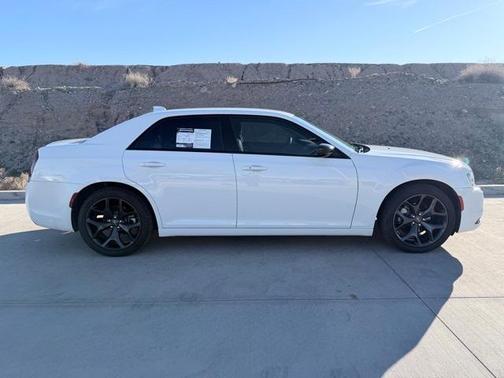 2023 Chrysler 300 Touring