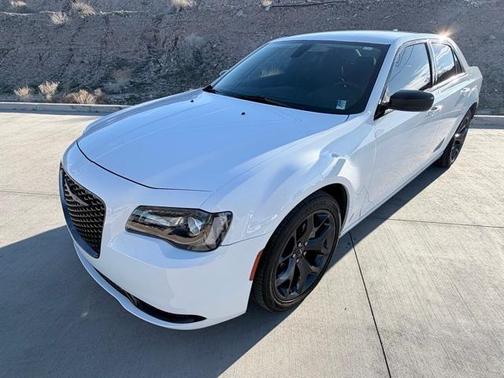 2023 Chrysler 300 Touring