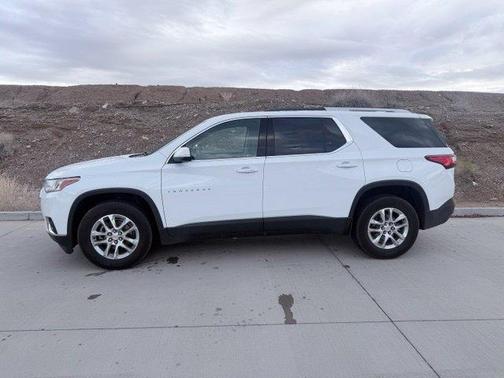 Summit White 2018 Chevrolet Traverse LT Cloth