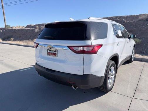 Summit White 2018 Chevrolet Traverse LT Cloth
