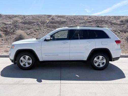 Bright White Clearcoat 2015 Jeep Grand Cherokee Laredo