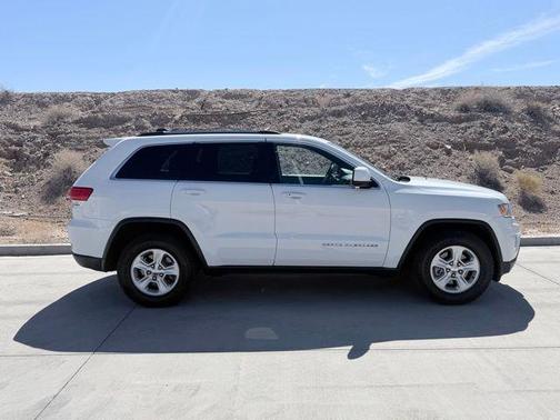 Bright White Clearcoat 2015 Jeep Grand Cherokee Laredo