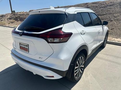 2022 Nissan Kicks SV