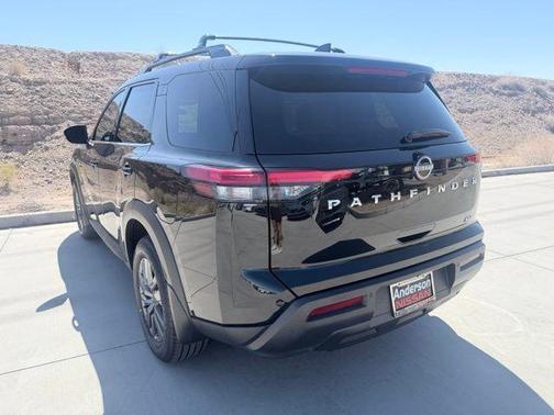 Black 2022 Nissan Pathfinder SV