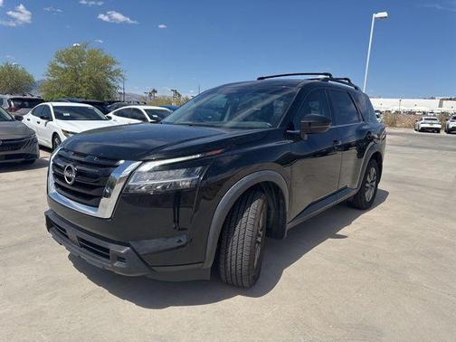 2022 Nissan Pathfinder SV