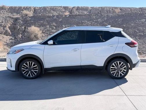 2022 Nissan Kicks SV