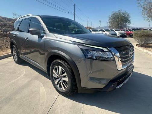2022 Nissan Pathfinder SL